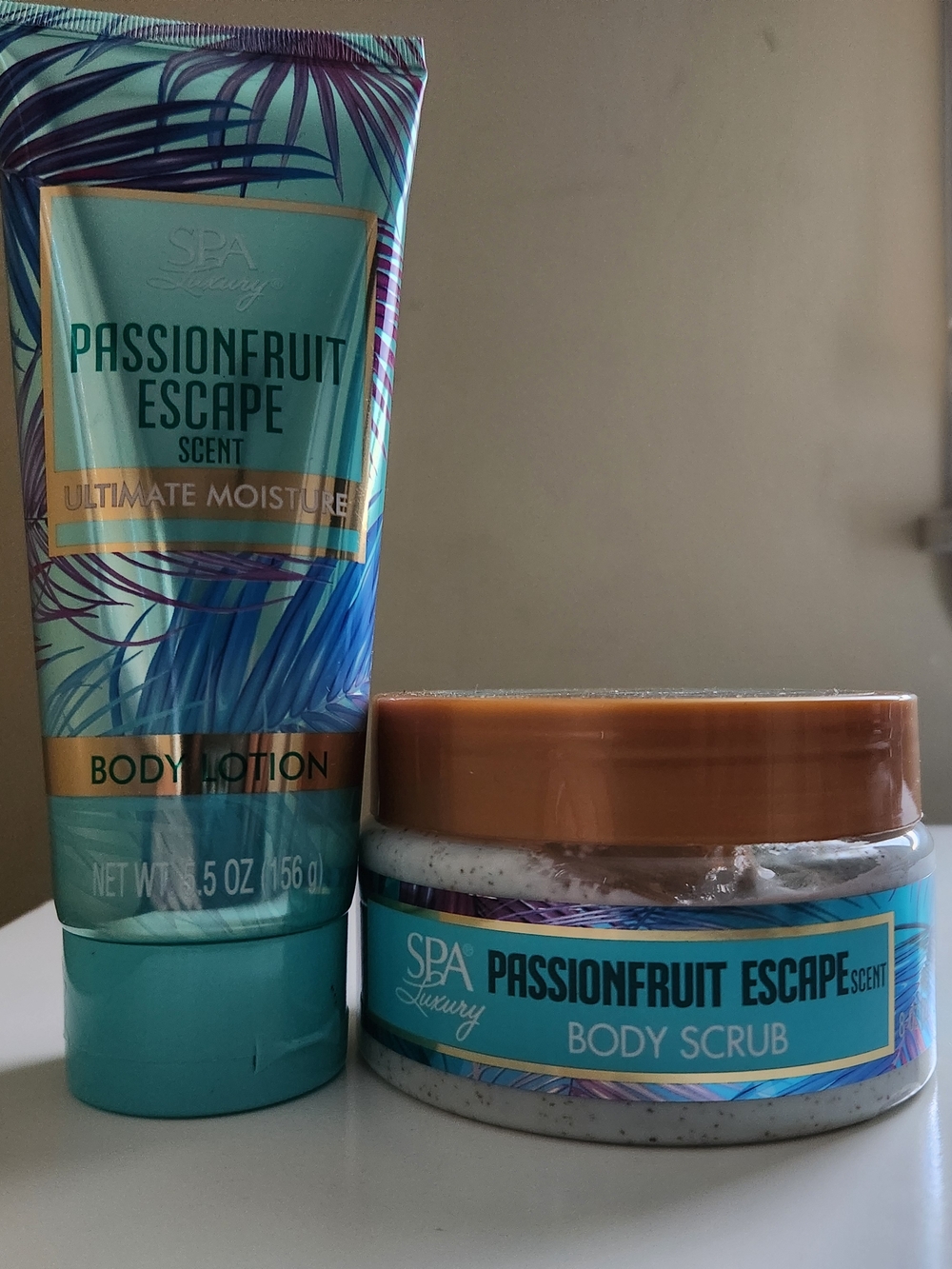 Passionfruit Escape Body Lotion & Scrub - Turquoise